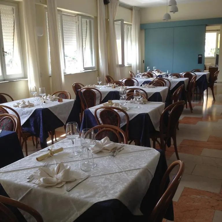 Hotel Laurin Lido di Camaiore 3*,